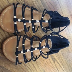 Scrappy black sandals